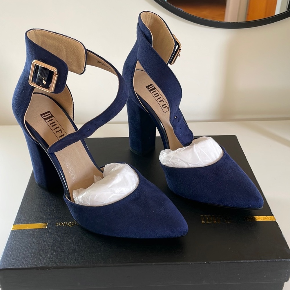Womens navy suede material block heel size 5.5 (brand new - never worn)